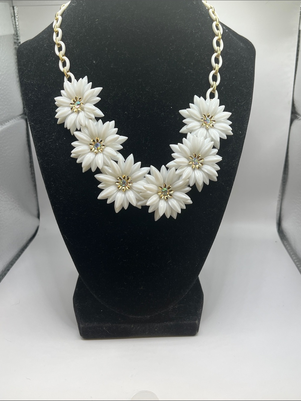 VtG Daisy Flower Necklace Aurora Borealis Crystal Faceted Celluloid 60s 15"